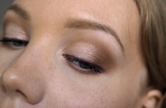 hooded and deep set eyes eyeshadow