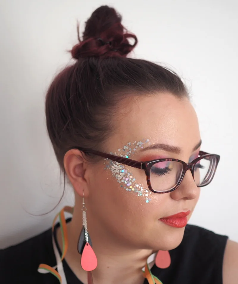 valmis glitter highlight meikki