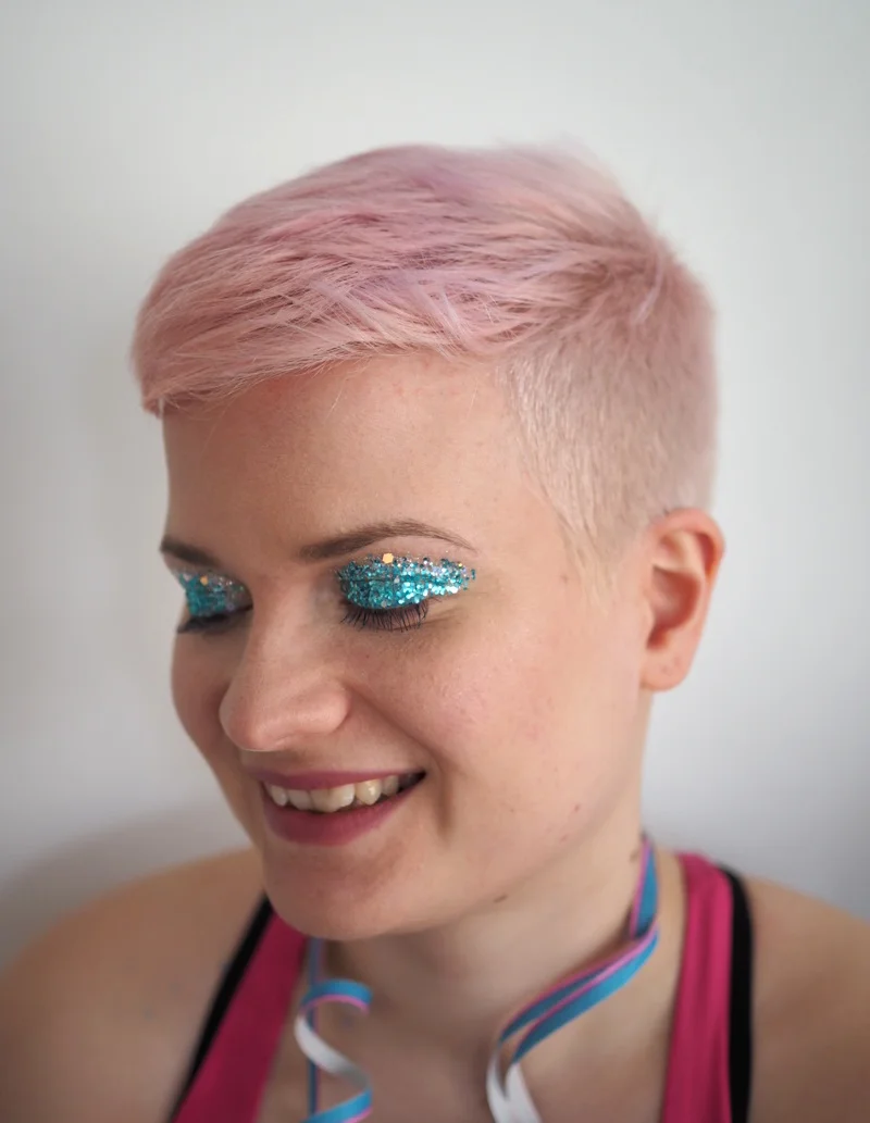 turkoosit glitterluomet