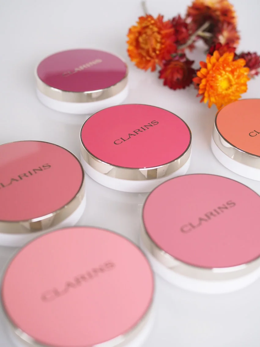 Clarins Joli Blush -poskipunat pinkeissä, persikkaisissa ja korallisissa sävyissä