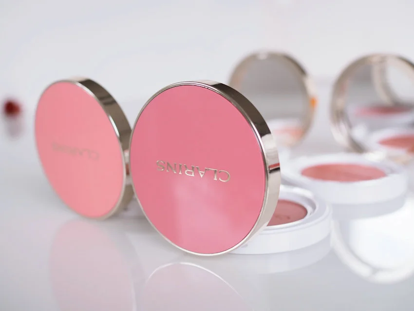 Clarins Joli Blush -poskipunat pinkeissä ja persikkaisissa sävyissä