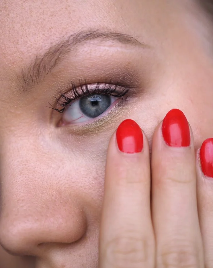 conspiracy palette neutral look