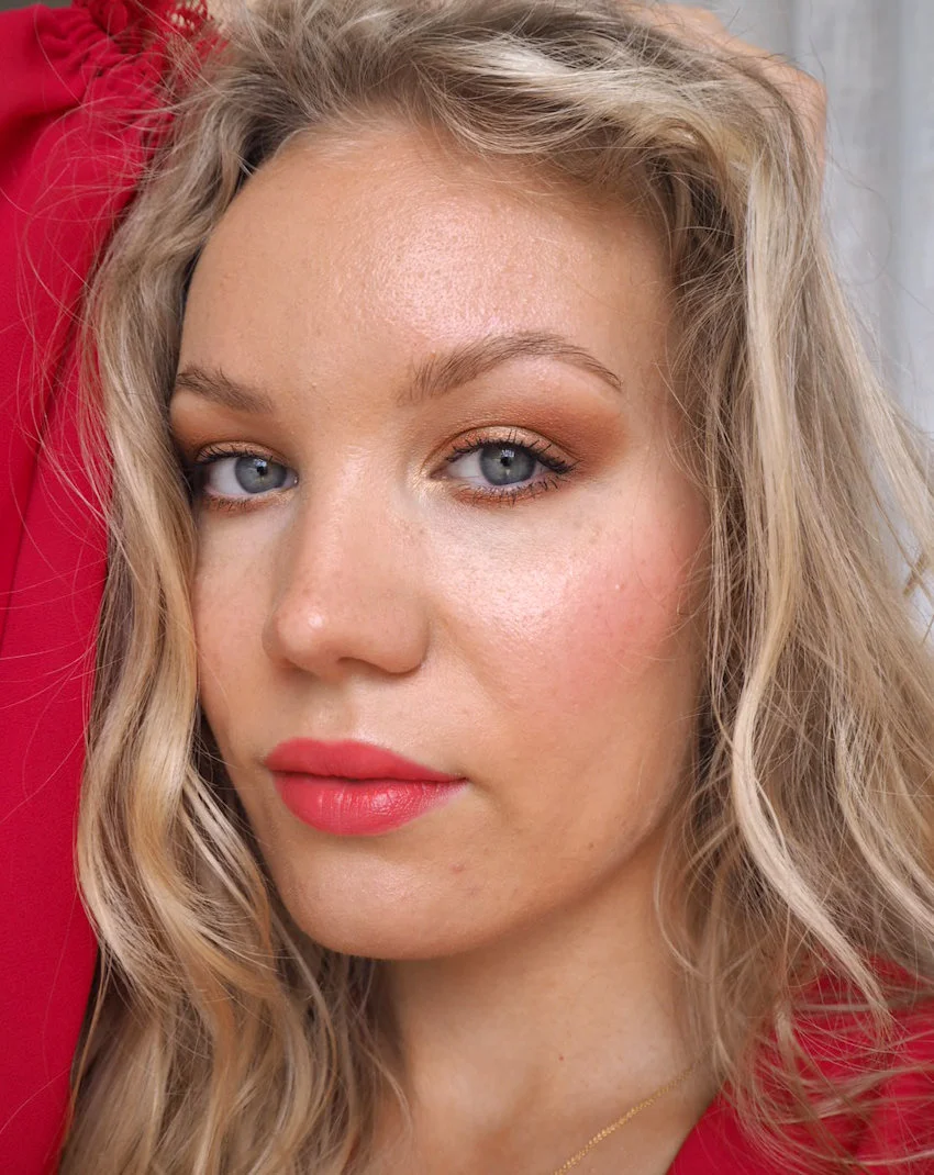 glowy bronzy summer makeup
