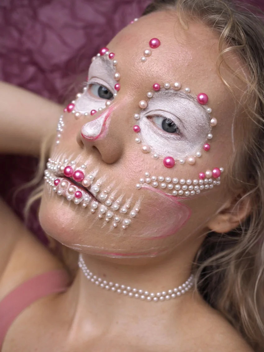 Halloween pearl skull white pink