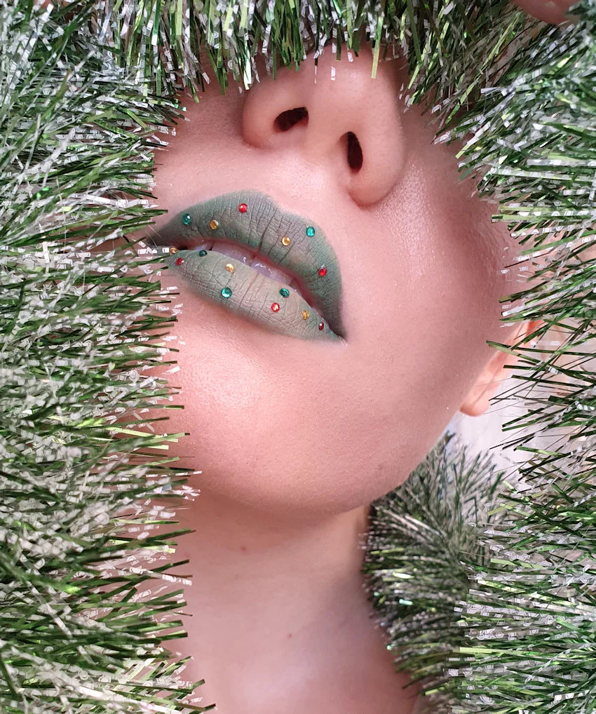 green christmas lip makeup
