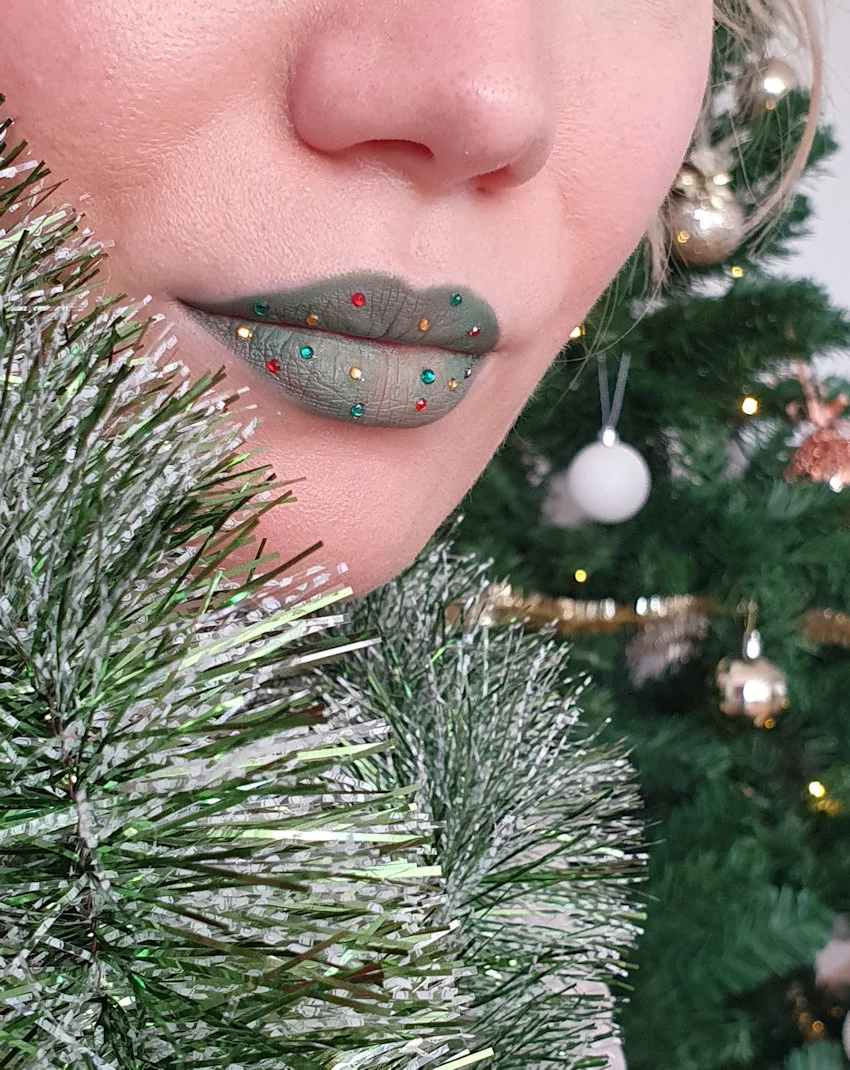 Green Christmas lip makeup
