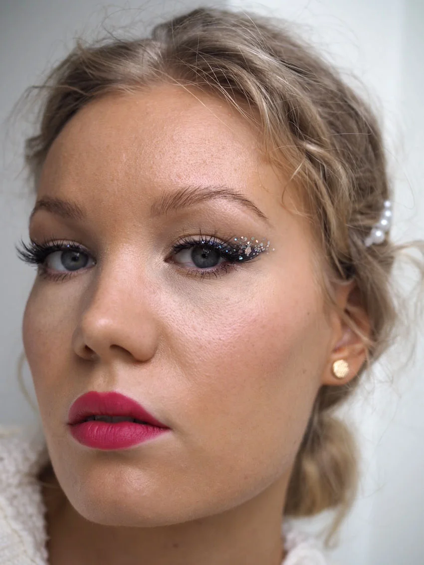 black glitter liner makeup