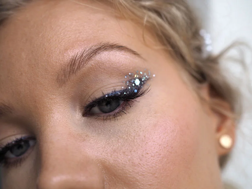 glitter liner makeup
