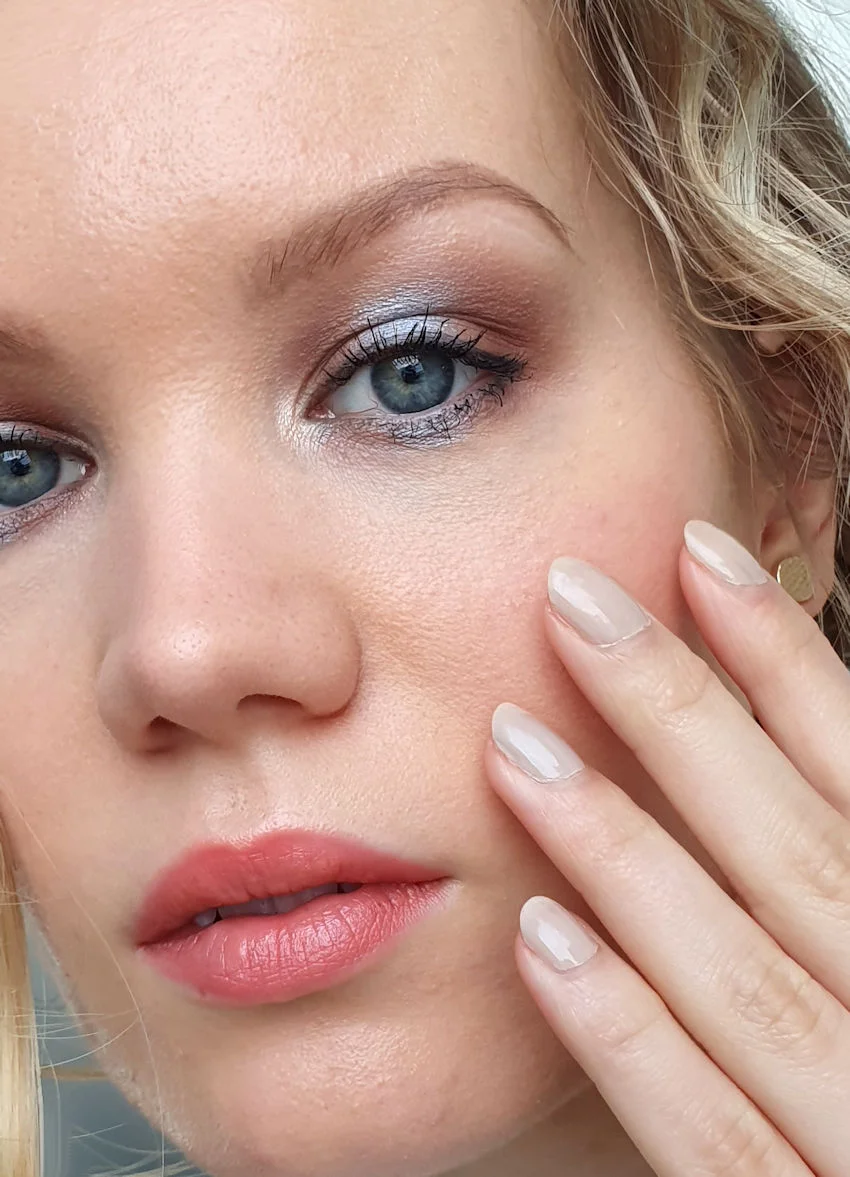 light blue halo makeup