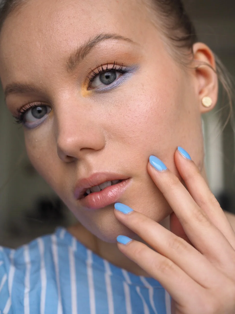 light blue yellow inner corner makeup