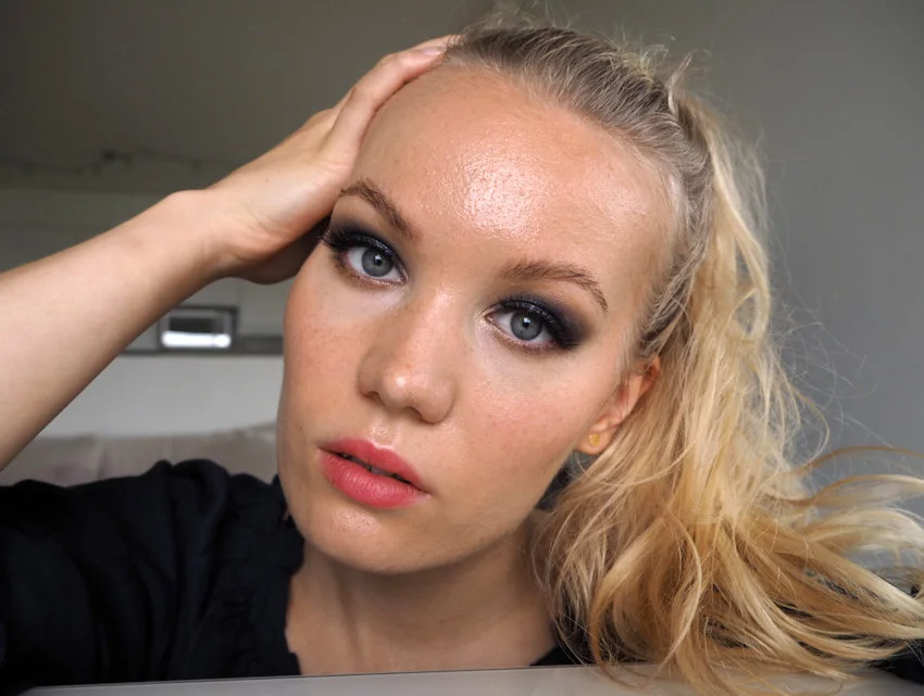 navy smokey eye makeup