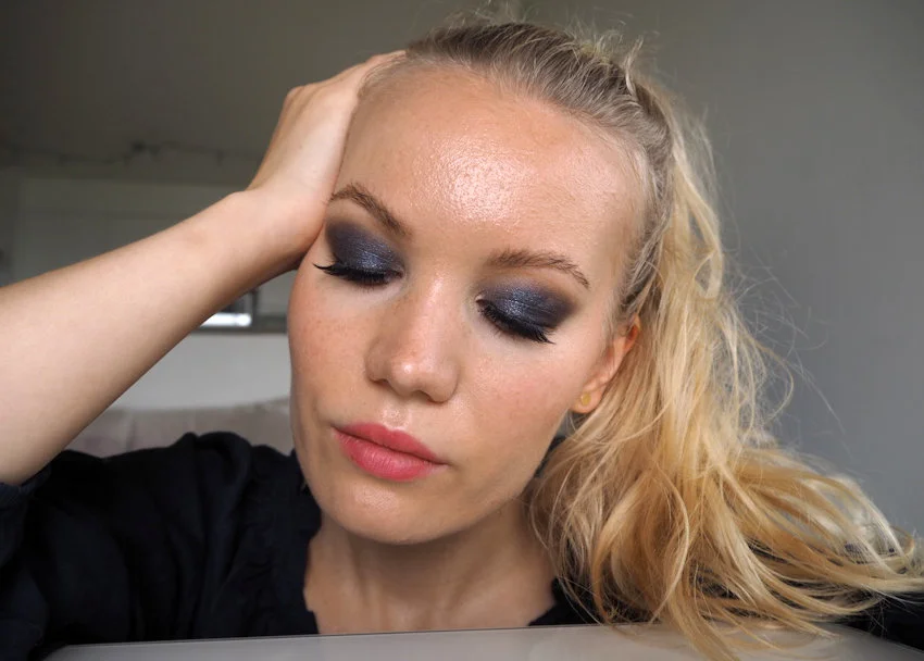 navy smokey eye makeup