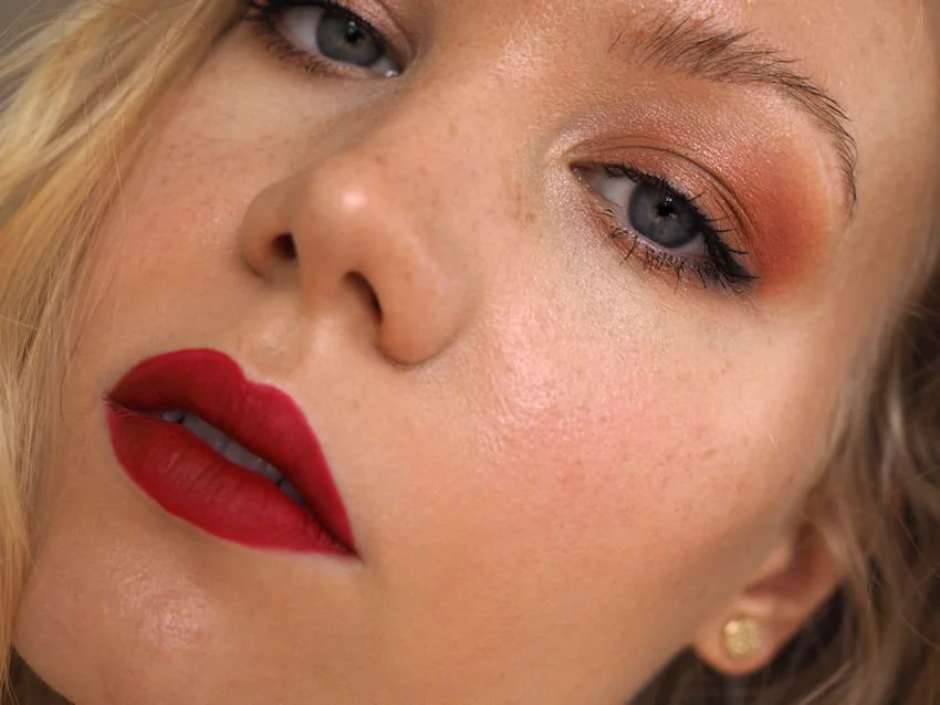 red lips peachy eye makeup