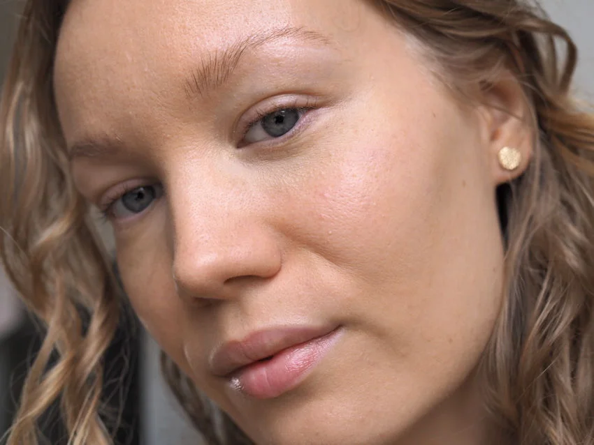 Natural looking skin Nars Sheer Glow Foundation