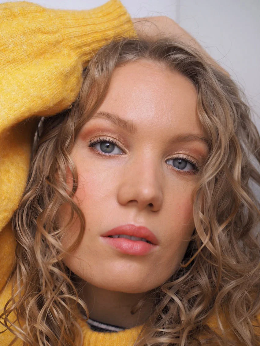 makeup tip for deep set eyes