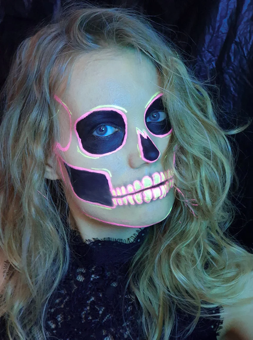 neon skull