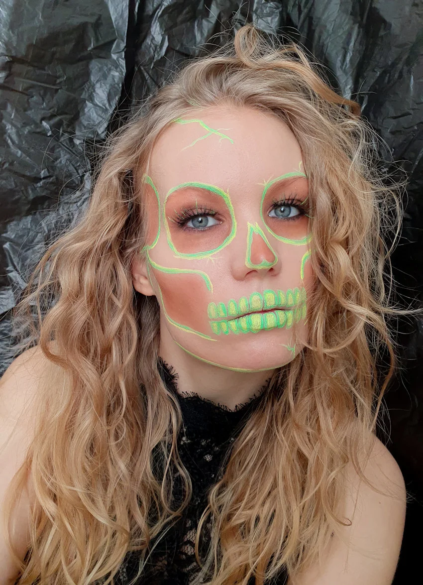 neon skull halloween look