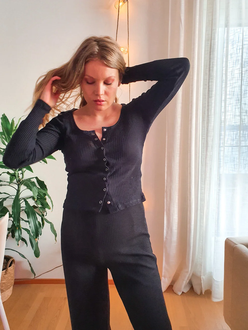 all black outfit pregnant