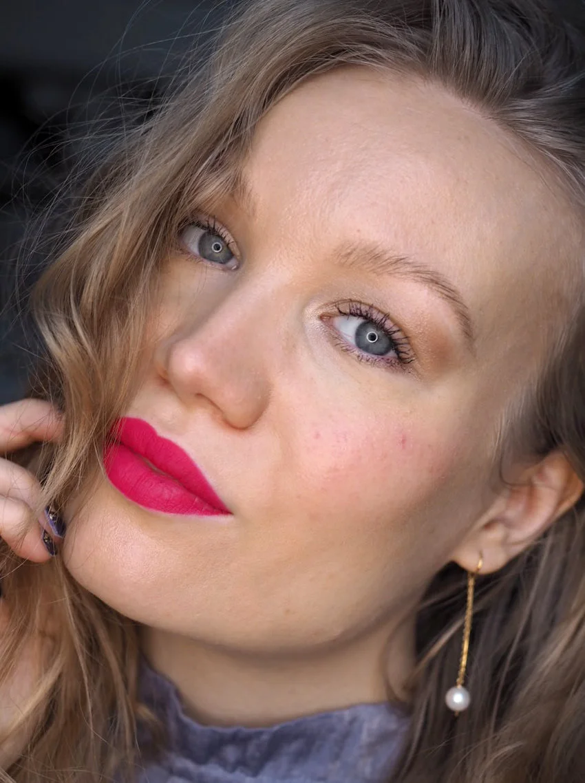 bright pink lips makeup
